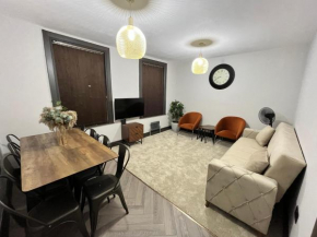 Fabulous 3 Bed Apartment - Near Excel - Sleeps 6 - 8